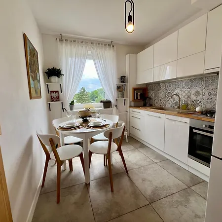 Artystyczna Przestrzen Przy Zabytkowym Dworcu Iława