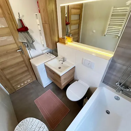 Artystyczna Przestrzen Przy Zabytkowym Dworcu