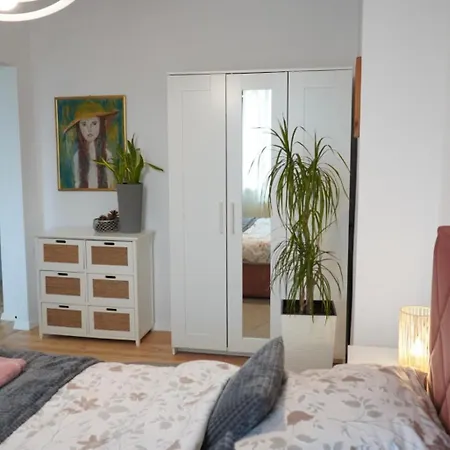 Artystyczna Przestrzen Przy Zabytkowym Dworcu Iława