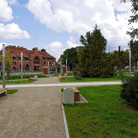 Artystyczna Przestrzen Przy Zabytkowym Dworcu