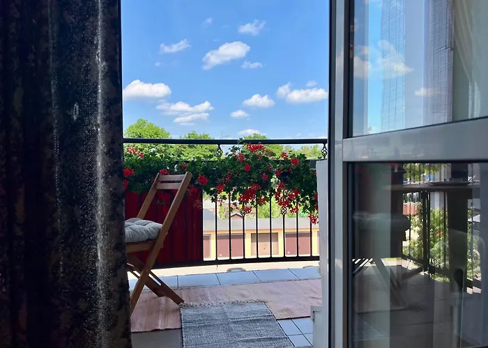 Апартаменты Artystyczna Przestrzen Przy Zabytkowym Dworcu Илава