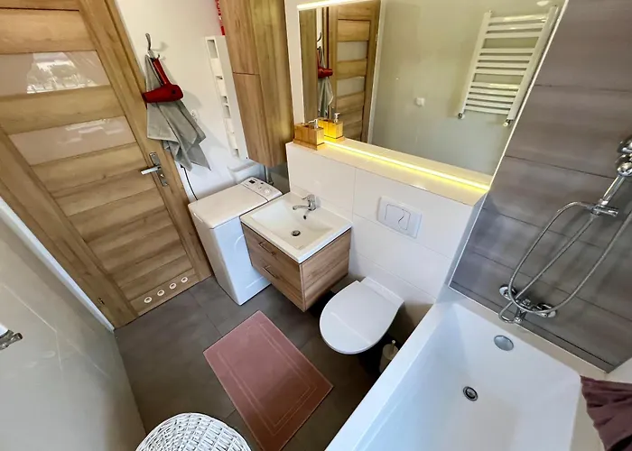 Artystyczna Przestrzen Przy Zabytkowym Dworcu