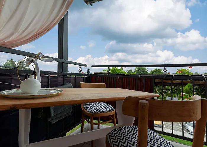 Artystyczna Przestrzen Przy Zabytkowym Dworcu Апартаменты *