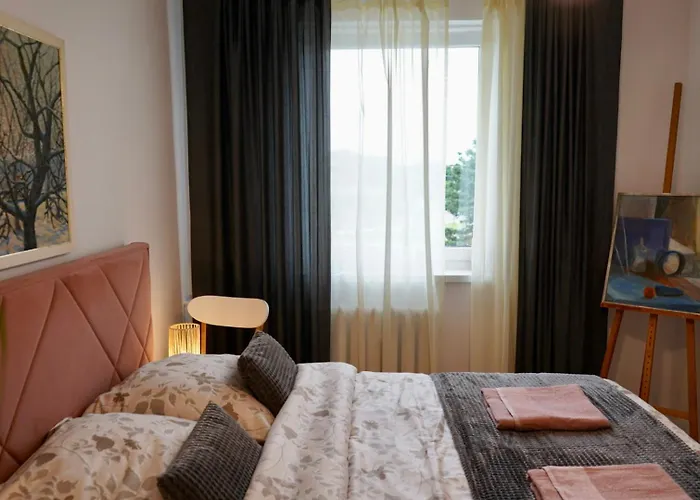 Апартаменты Artystyczna Przestrzen Przy Zabytkowym Dworcu Илава