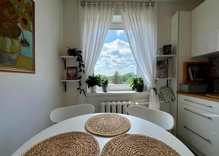 Artystyczna Przestrzen Przy Zabytkowym Dworcu *