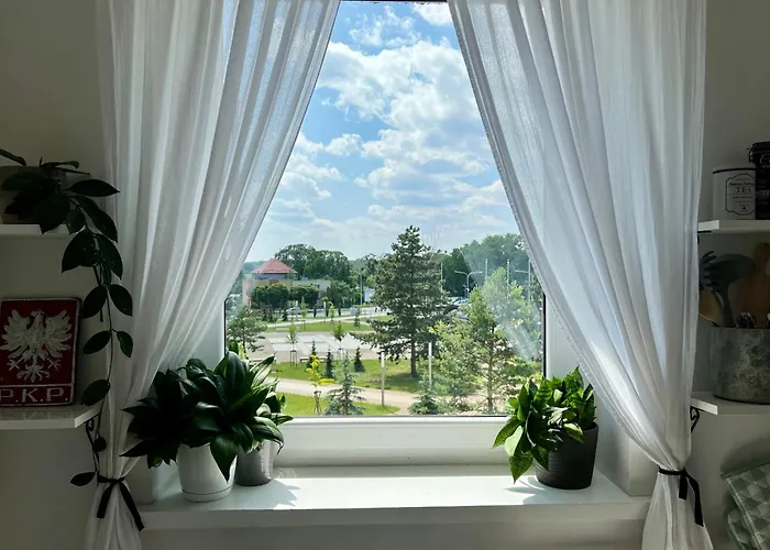 Artystyczna Przestrzen Przy Zabytkowym Dworcu Илава