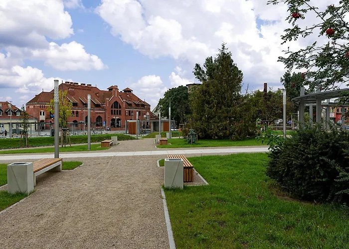 Artystyczna Przestrzen Przy Zabytkowym Dworcu